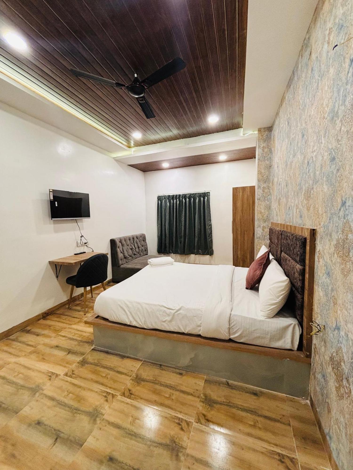 Hotel Vedicvista Индаур Экстерьер фото