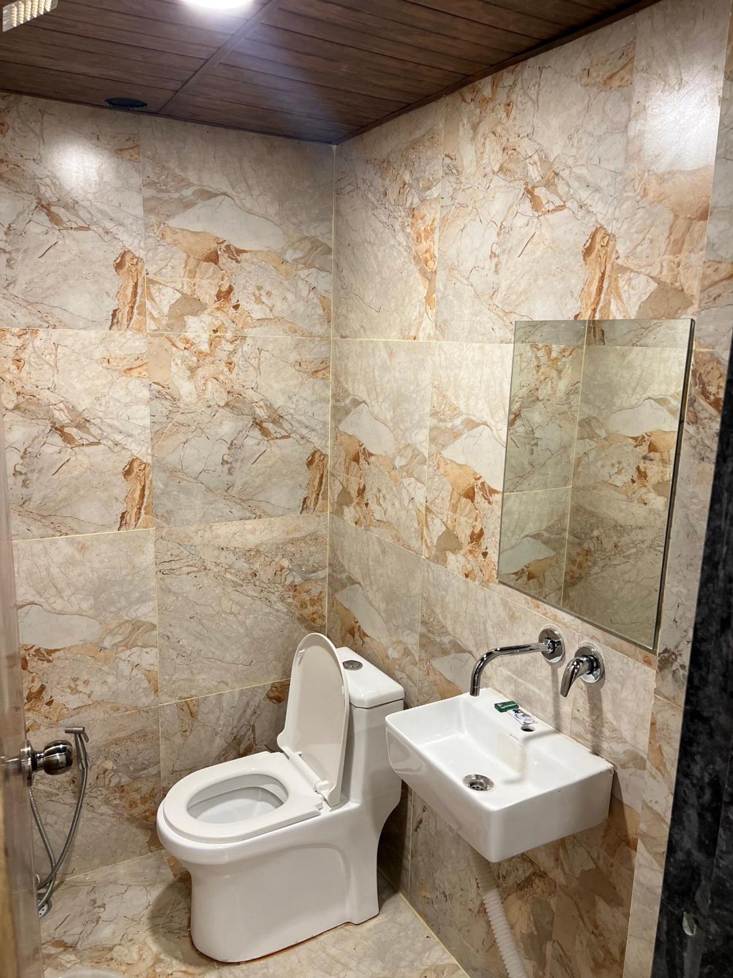 Hotel Vedicvista Индаур Экстерьер фото