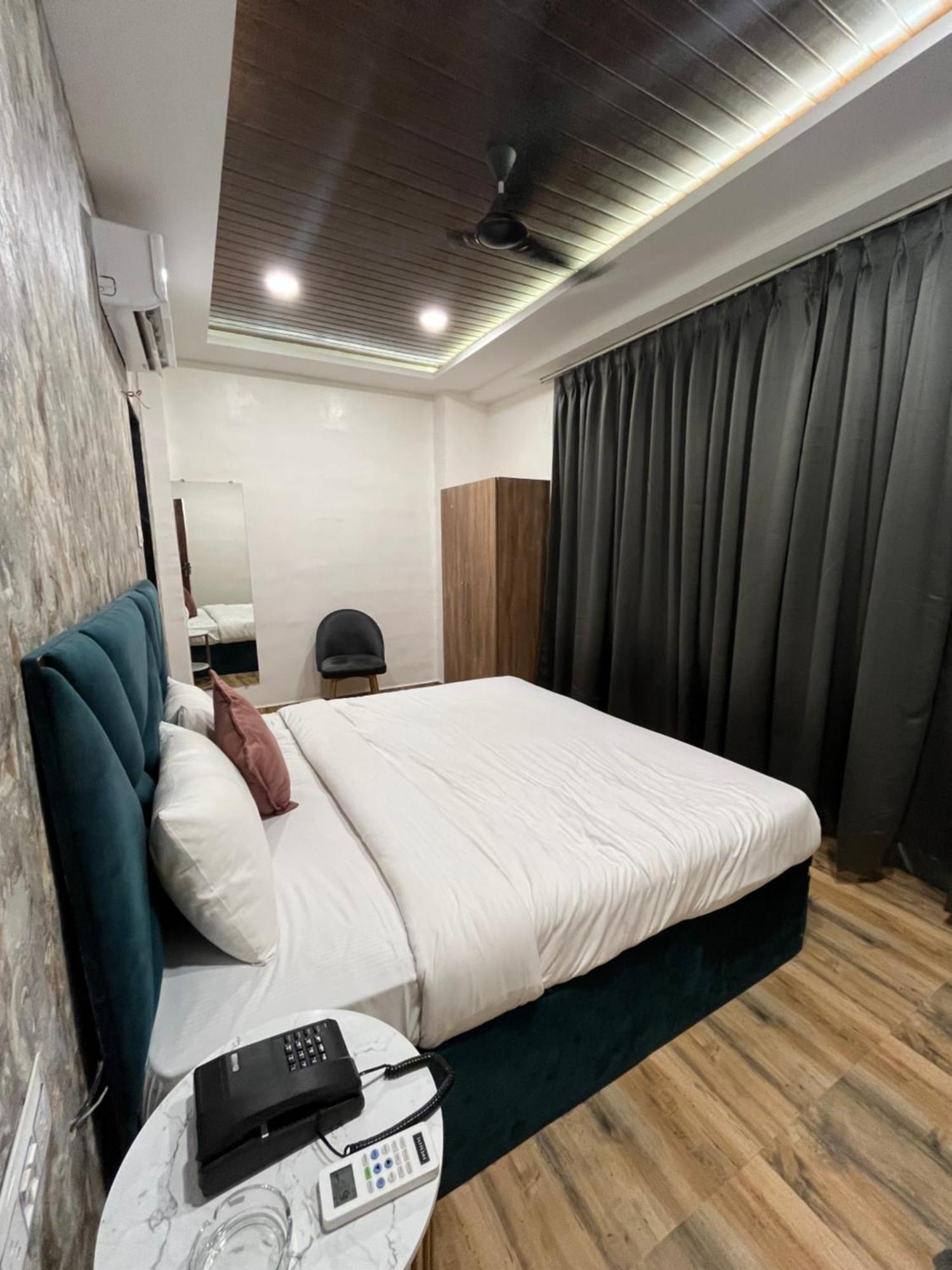 Hotel Vedicvista Индаур Экстерьер фото
