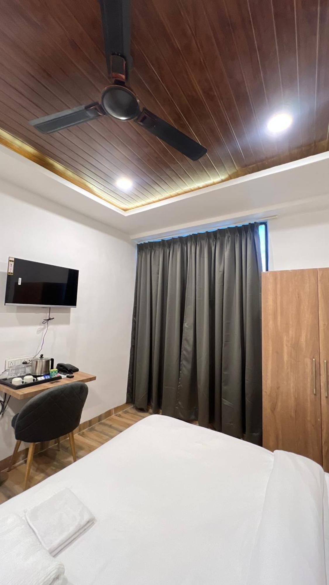 Hotel Vedicvista Индаур Экстерьер фото